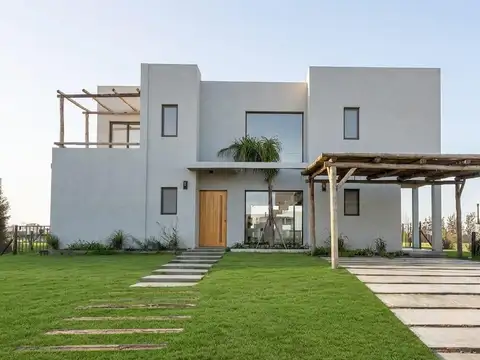 Casa en venta a la laguna Barrio El Naudir