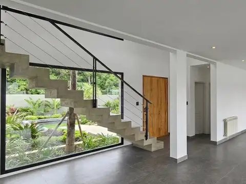 Casa en Venta con 4 cocheras