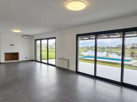 Casa 5 ambientes con 2 baños