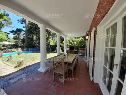 Casa 5 ambientes con 3 baños