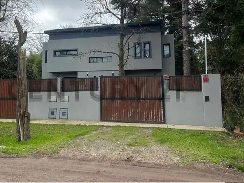CASA EN VENTA EN LA PLATA