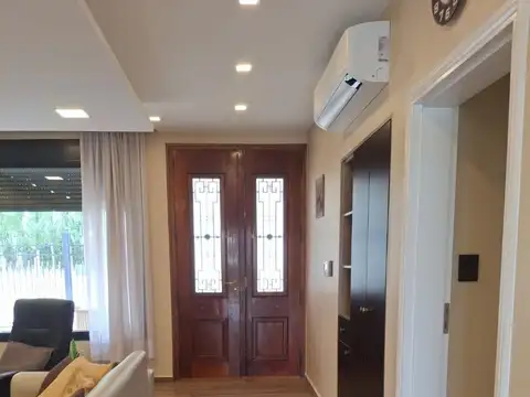 Casa 5 ambientes con 4 baños