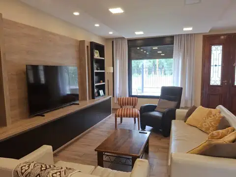 Casa en Venta con 4 cocheras