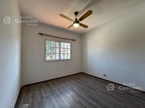 Casa en Alquiler con 1 cochera