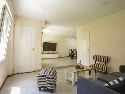 Casa de 5 ambientes con jardín, parrilla y jacuzzi