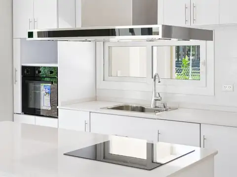 Casa 4 ambientes con 2 baños