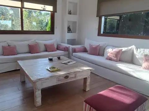 Casa 7 ambientes con 5 baños