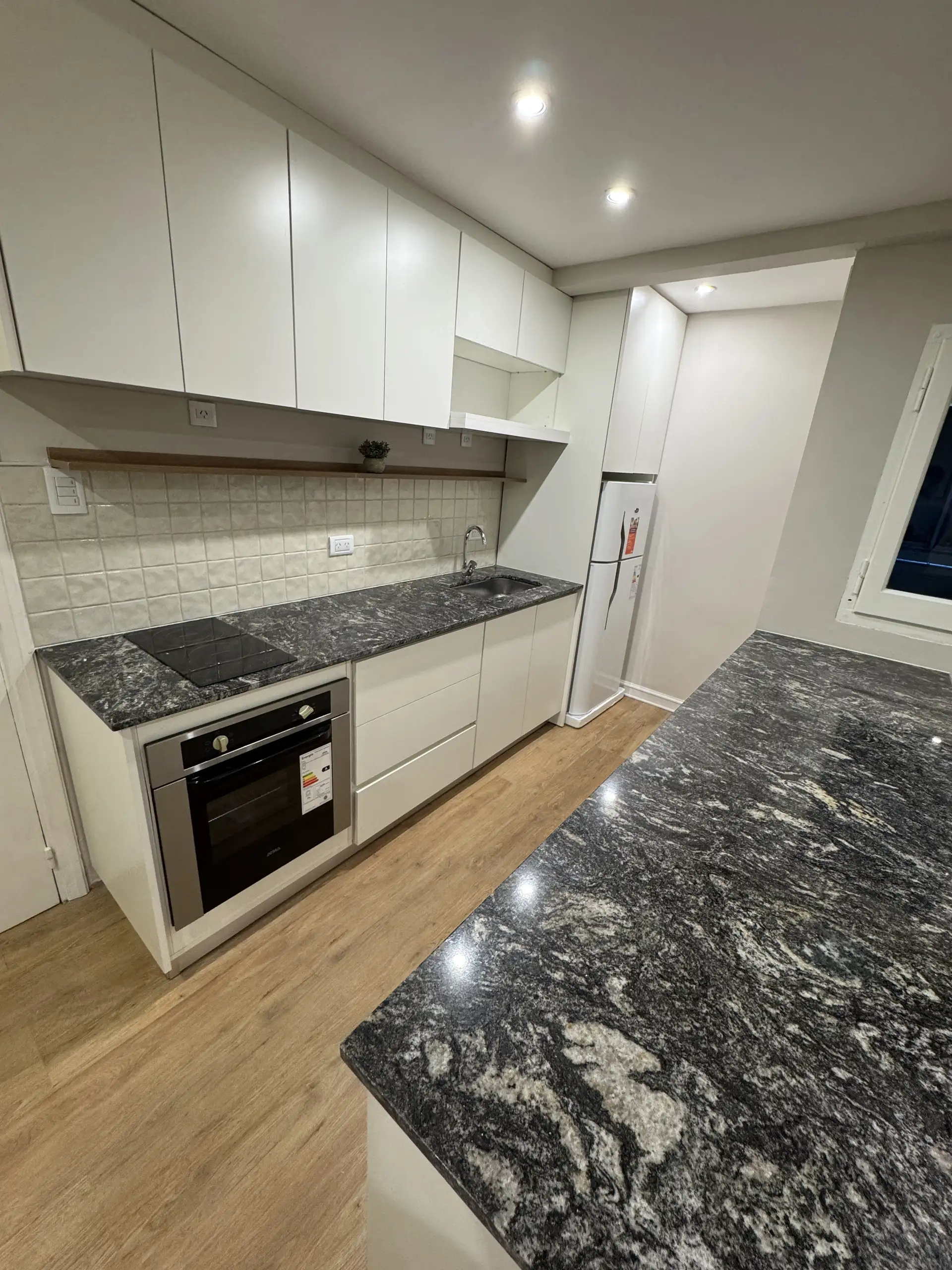 Depto 2 amb reciclado a nuevo 36m², amoblado y 1 cuadra del mar — La Bristol
