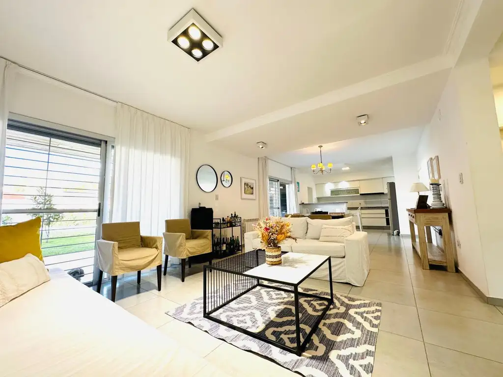 Carlos Brogin 100 - 3 dormitorios con cochera