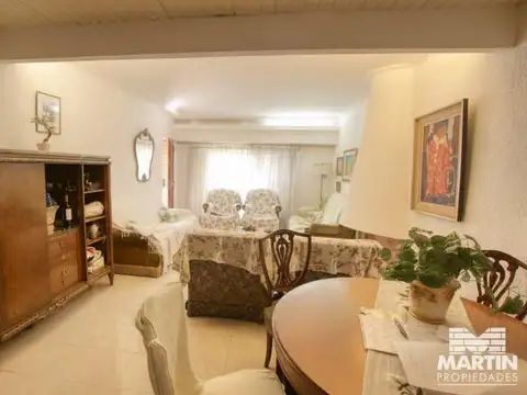 Casa con cuatro dormitorios (dos en suite) y jardín - Martínez