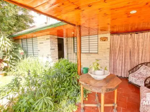 Casa 6 ambientes con 4 baños