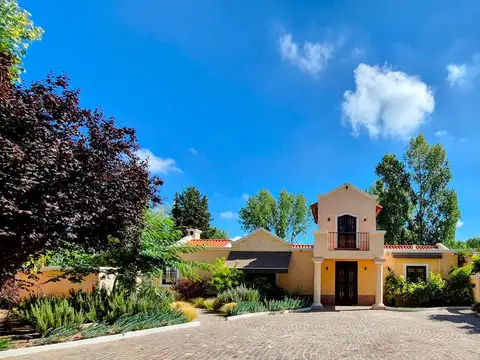 Venta casa estilo colonial - chacras de coria