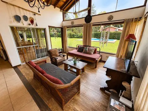Casa 4 ambientes con 2 baños