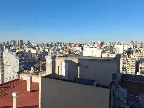 MUY BUEN DEPARTAMENTO DE 2 AMBIENTES CON VISTA PANORAMICA S/AVDA. RIVADAVIA