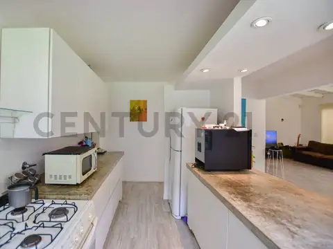 CASA EN VENTA EN CITY BELL DOS DORMITORIOS Y PATIO