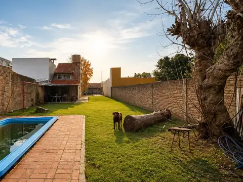 Casa en Venta con 3 cocheras