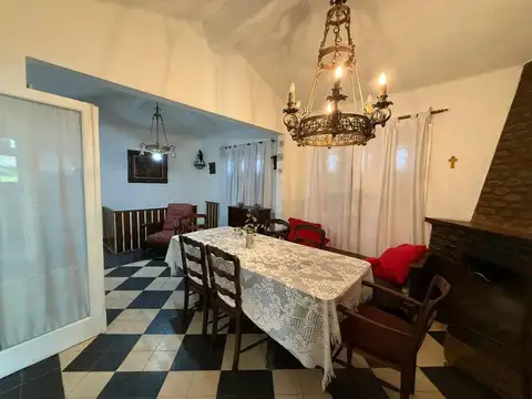VENTA HERMOSA CASA VALLE HERMOSO 2 DORM. MAS DEPTO