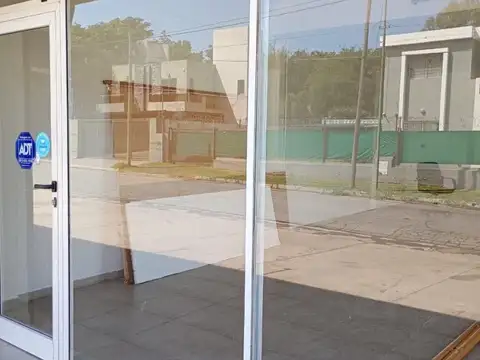 ALQUILO LOCAL ESQUINA VILLA ALLENDE, ZONA ALTAMENTE COMERCIA
