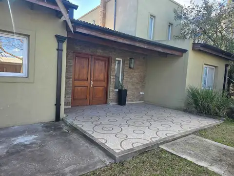 Casa  en Alquiler en Santa Guadalupe, Pilar del Este, Pilar