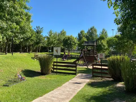 Casa en Alquiler con 1 cochera