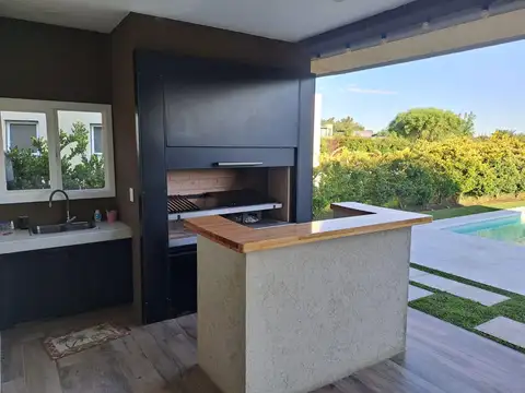 Casa en Alquiler con 1 cochera