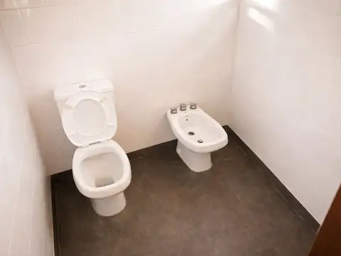 VENTA CASA 3 AMB 595 m2 CON PILETA EN GARIN BS AS