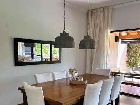 Casa 5 ambientes con 2 baños