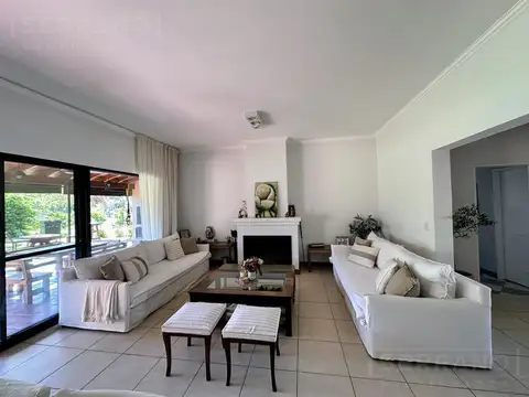 Casa en Alquiler Temporal con 2 cocheras