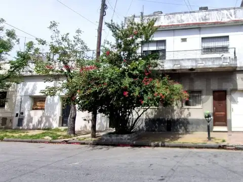 Venta PH 2 ambientes en Avellaneda, patio y lavadero