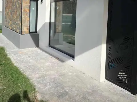 CASA EN VENTA MIRALAGOS - A ESTRENAR 3 dormitorios PLANTA BA