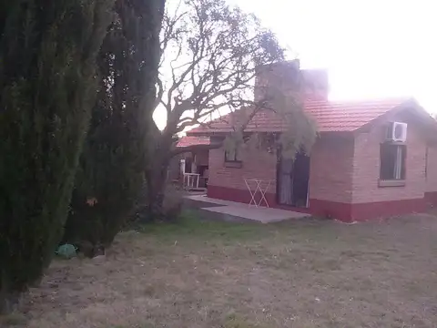 Edificio Comercial en venta - 4 Chalets - 2.500Mts2 - San Luis