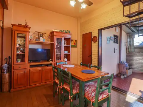 Depto Tipo Casa 4 ambientes con 2 baños