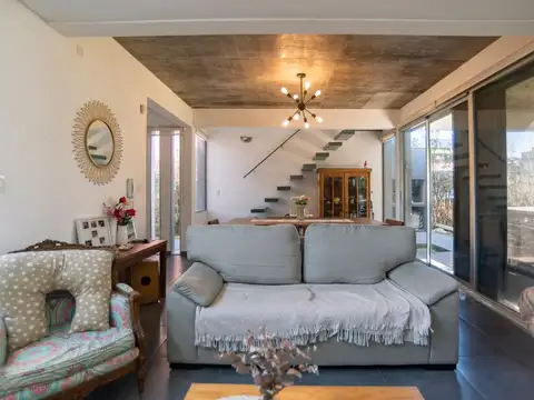 CASA EN VENTA  EN CITY BELL 3 DORMITORIOS