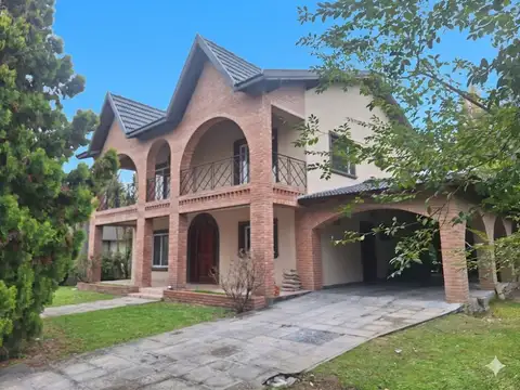 CASA 6 AMBIENTES EN VENTA EN BARRIO EL LAUQUEN