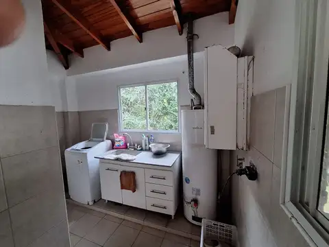 CASA 6 AMBIENTES EN VENTA EN BARRIO EL LAUQUEN