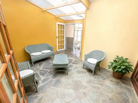 Casa 3 ambientes con 2 baños