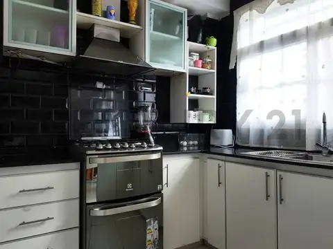 PH 3 ambientes en planta baja + Unidad independiente en terraza - Totalmente Refaccionado - Acepta p