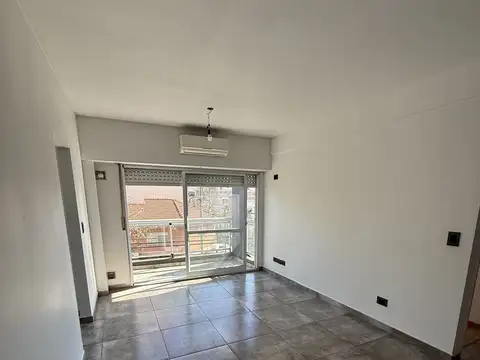 Departamento en Alquiler en Monte Castro, $ 850.000