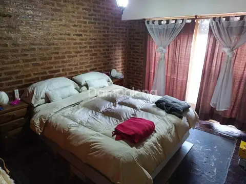 Casa en Venta con 3 cocheras
