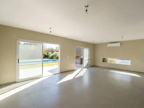 EL CANTON - BARRIO NORTE - CASA CON PISCINA -