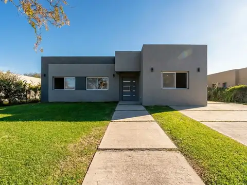 EL CANTON - BARRIO NORTE - CASA CON PISCINA -