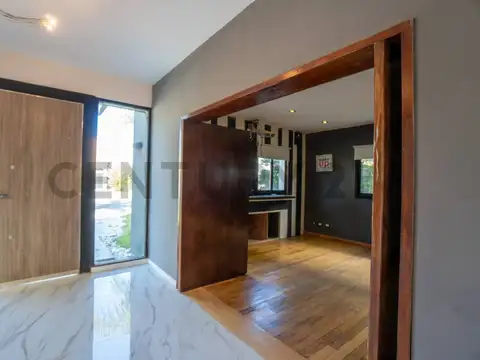 Casa 8 ambientes con 5 baños