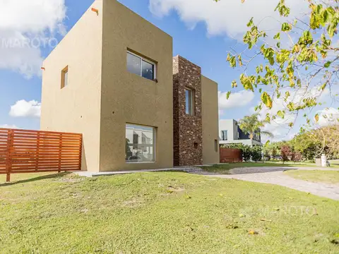 CASA EN VENTA Y ALQUILER  A LA LAGUNA-  EN EL CANTON - MAROTO PROPIEDADES