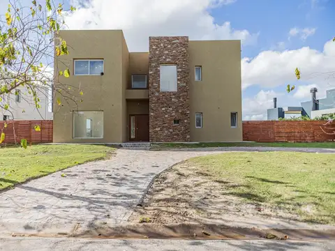 CASA EN VENTA- ALQUILER - LAGUNA- EN EL CANTON - MAROTO PROPIEDADES