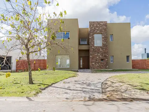 Casa en Alquiler de 4 dormitorios