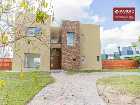 CASA EN VENTA Y ALQUILER  A LA LAGUNA-  EN EL CANTON - MAROTO PROPIEDADES