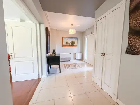 Casa 10 ambientes con 5 baños