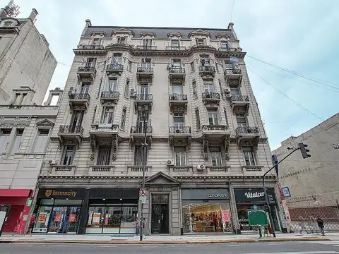 Impecable oficina de 400 M2 en Venta en edificio de estilo a metros del Congreso Nacional