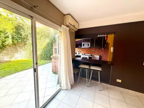 VENTA CASA - ALTOS DE ADROGUE- COCHERA- PILETA