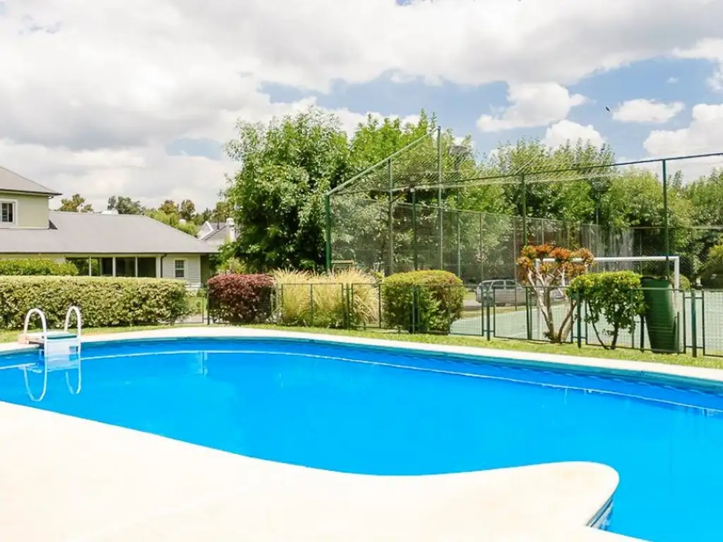 Áreas comunes piscina, club-house, juegos en Haras Maria Eugenia